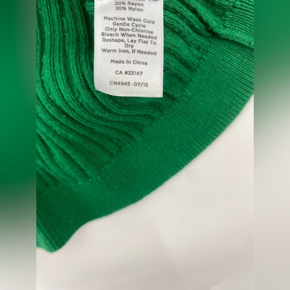 Talbots green knitted turtleneck sweater size medium - Picture 4 of 4